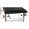 Etaux de fixation pour étriers ou porte-jambes pour divan d'examen